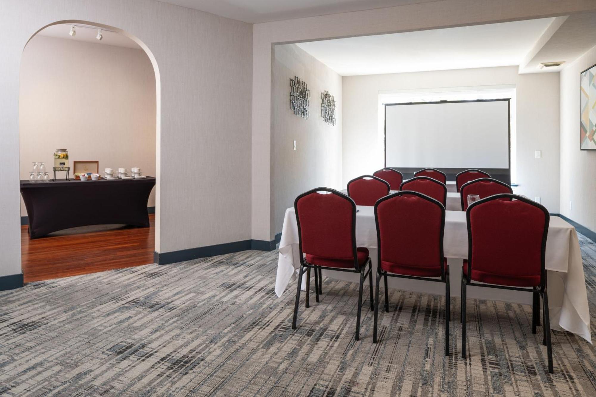Four Points By Sheraton Victoria Gateway Hotel Langford