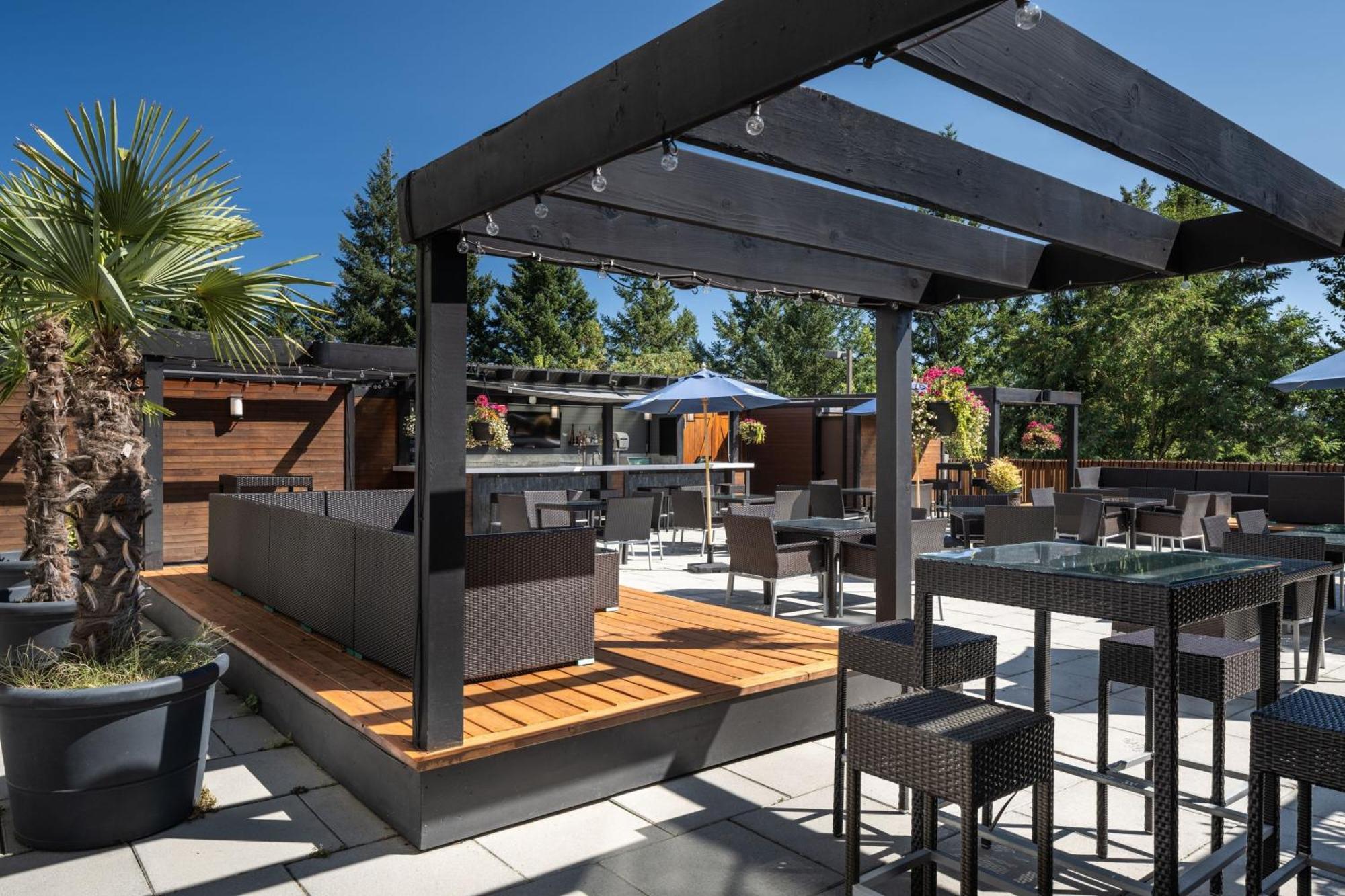 Four Points By Sheraton Victoria Gateway 4*