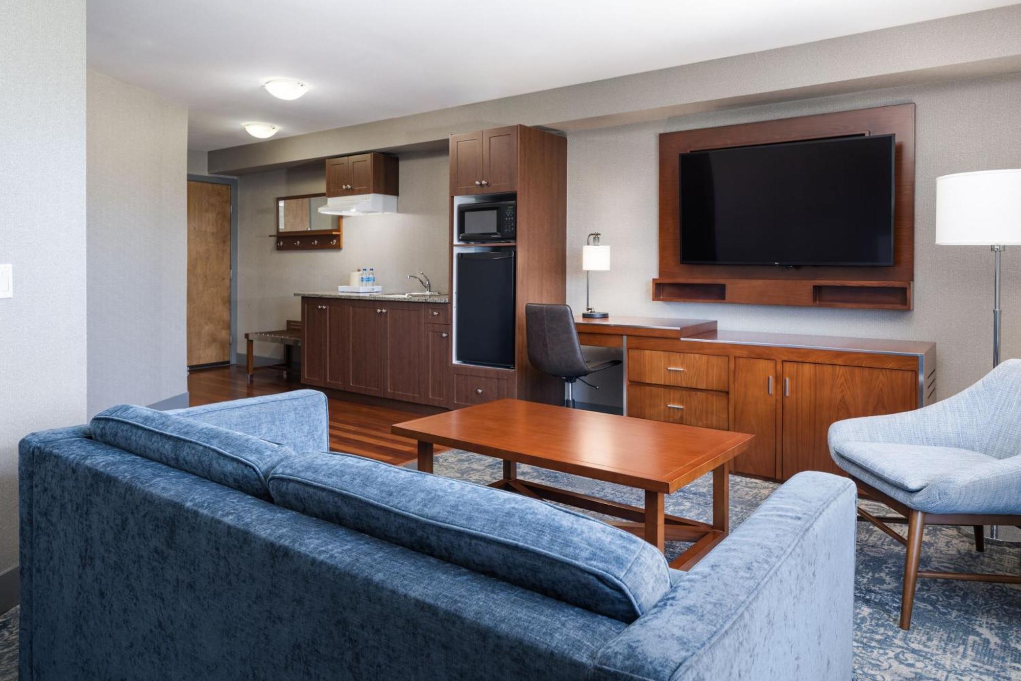 Hotel Four Points By Sheraton Victoria Gateway 4*