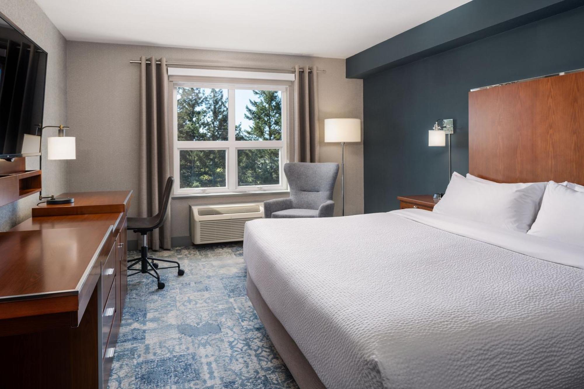 Four Points By Sheraton Victoria Gateway 4*
