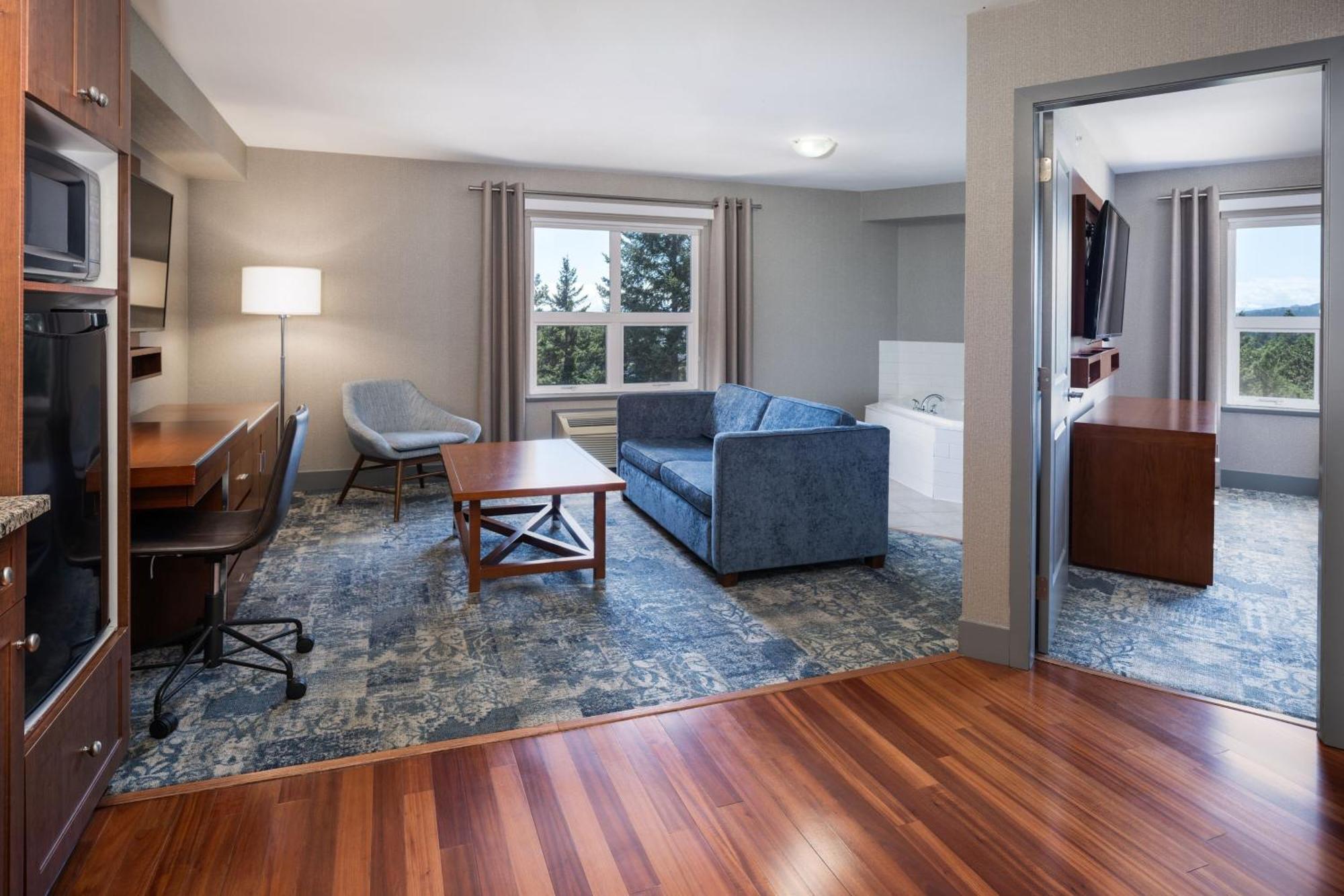 Four Points By Sheraton Victoria Gateway Hotel 4*