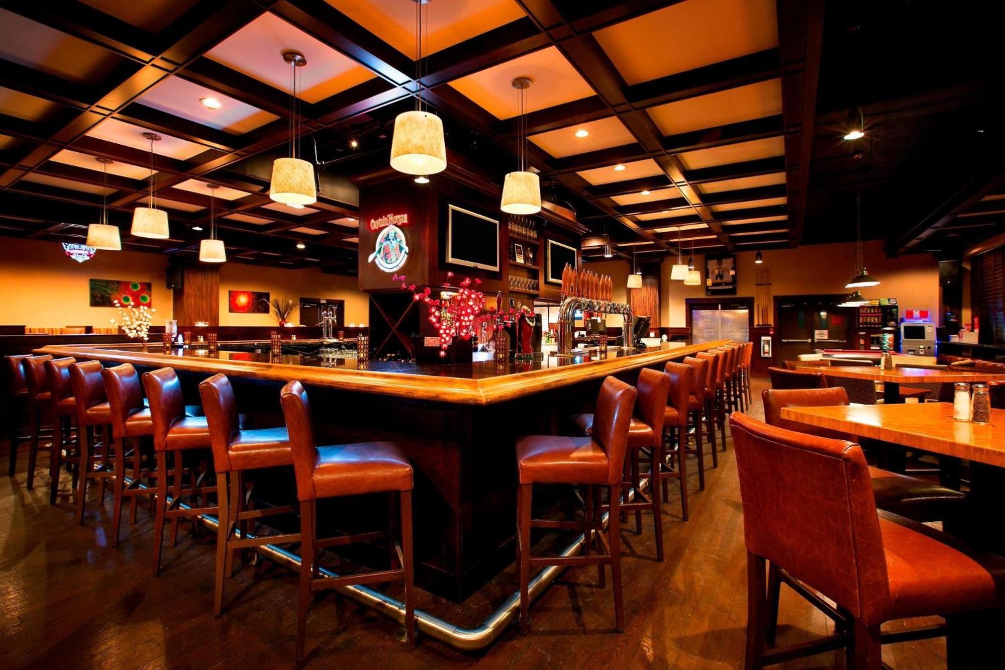 Hotel Four Points By Sheraton Victoria Gateway 4*