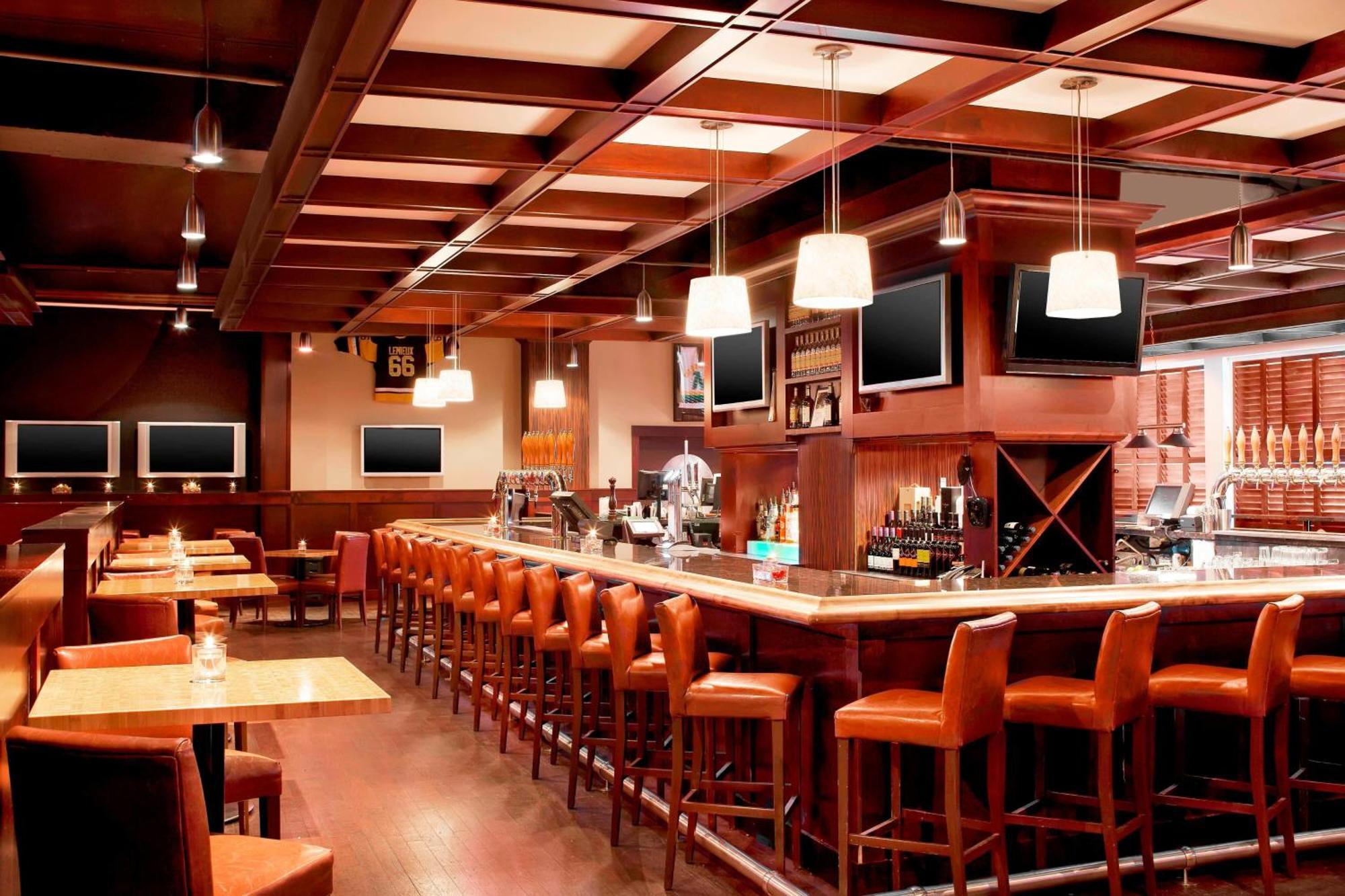 Four Points By Sheraton Victoria Gateway Hotel 4*