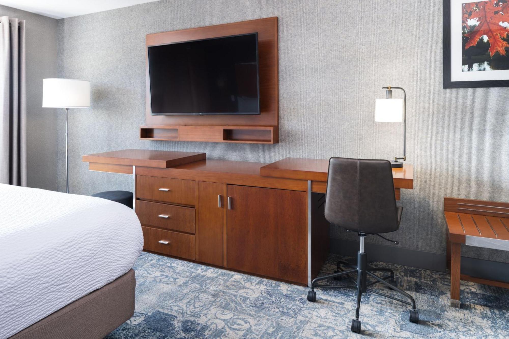Four Points By Sheraton Victoria Gateway