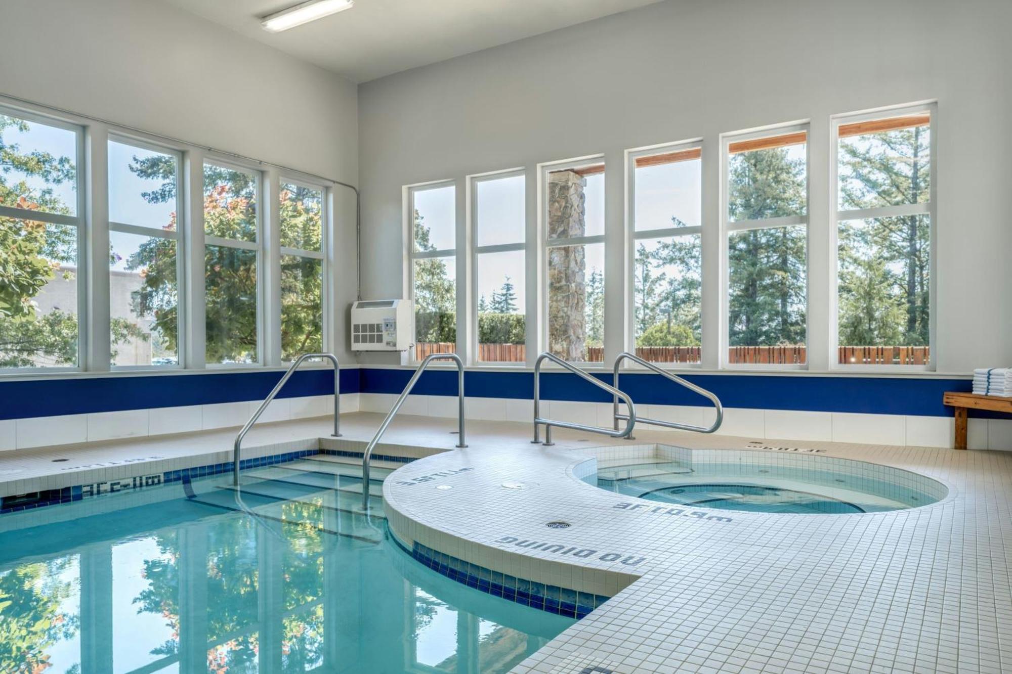 Four Points By Sheraton Victoria Gateway 4*